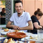 انا اسماعيل مغربي الجنسية أتقن اللغة العربية جيداً و انا طالب في جامعة بيخار